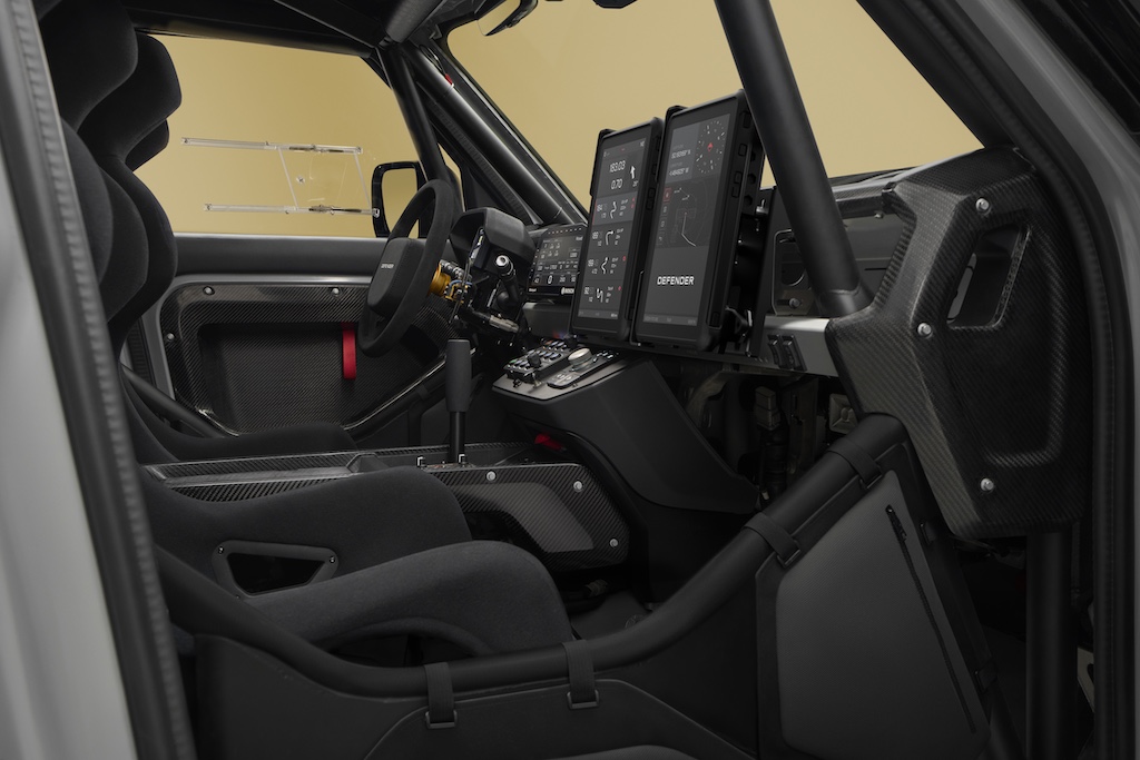 DEFENDER_DAKAR_D7X-R_INTERIOR_2_16X9